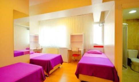 stanbul - Kadky, Bostanc Gazi 6 Kz renci Yurdu - 3 Kiilik Oda